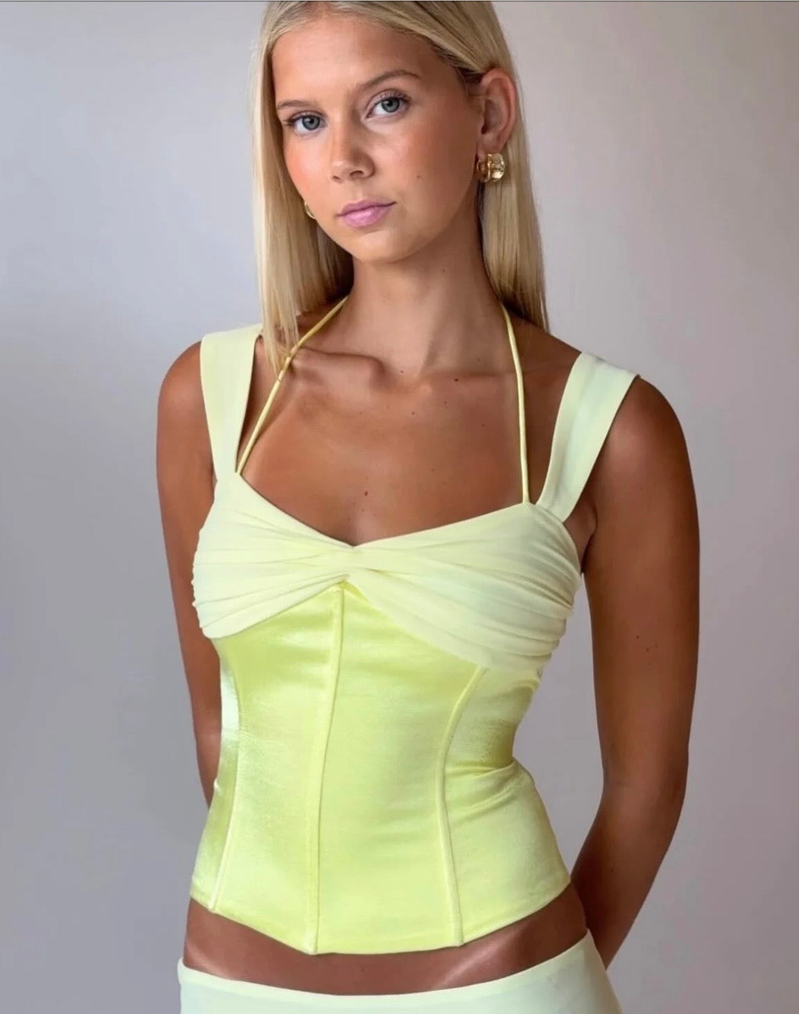 Scarlet Set in Butter